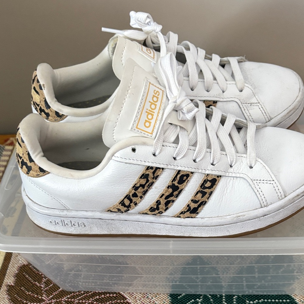 Adidas Cloudfoam White Leather Women’s Sneakers with Animal Print Accents Sz 6.5 - Picture 4 of 14